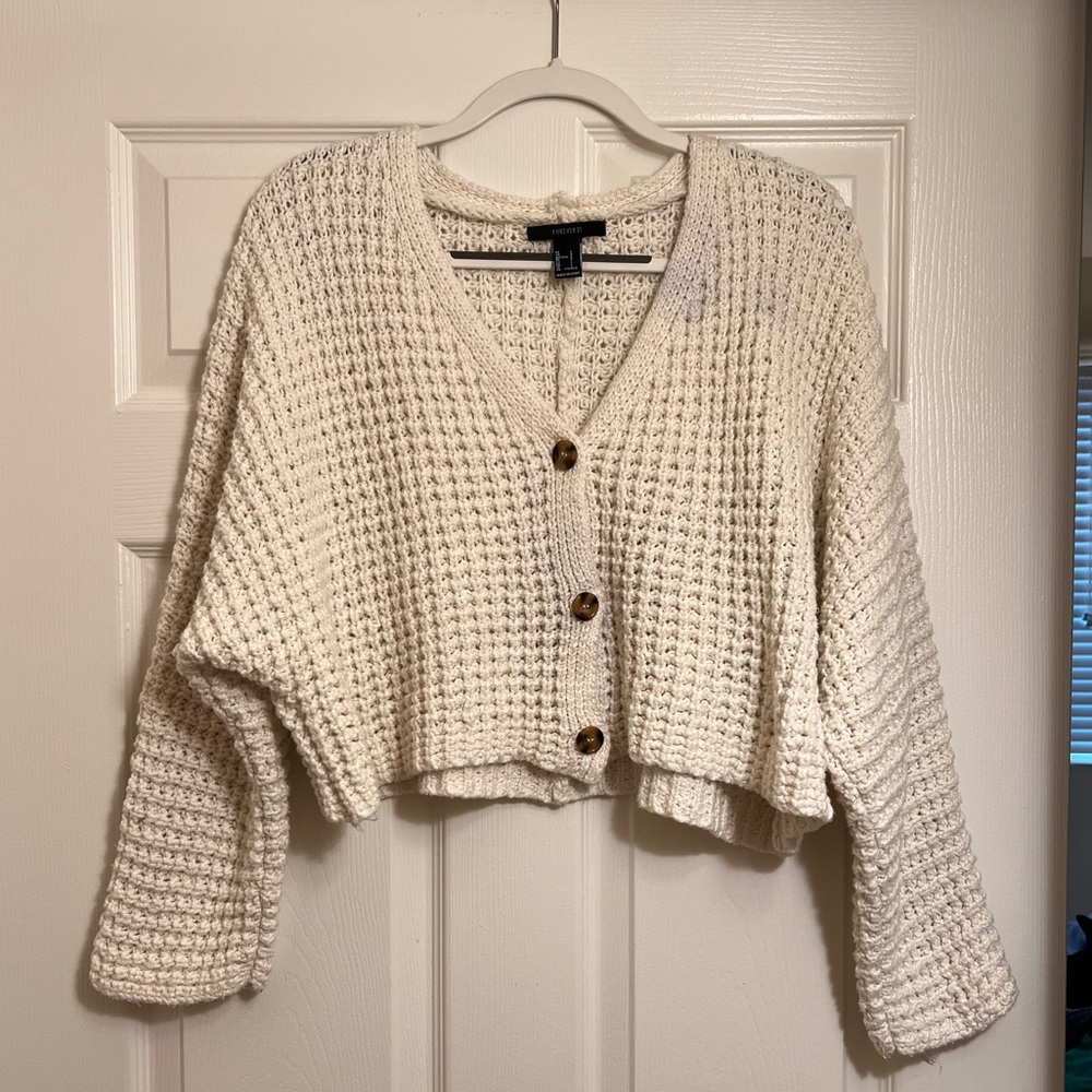 Cropped button up sweater 🤍